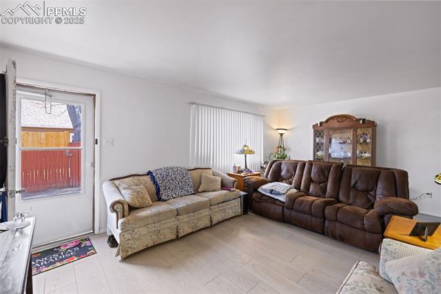 1112 W Mesa Avenue 1114