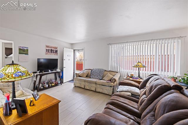 1112 W Mesa Avenue 1114