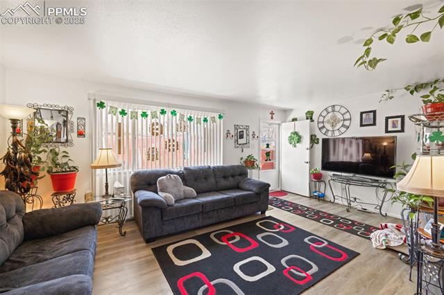 1112 W Mesa Avenue 1114