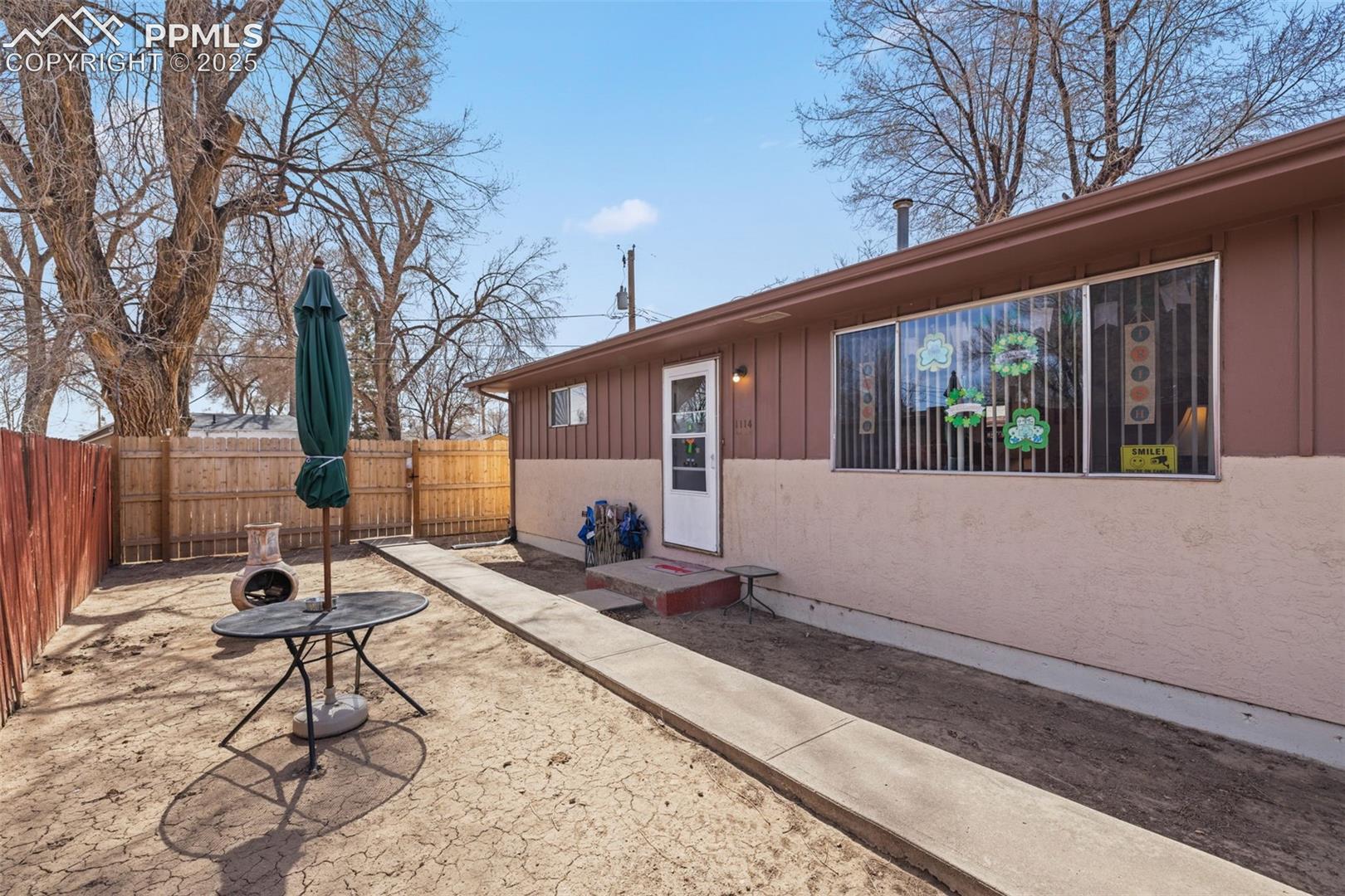 1112 W Mesa Avenue 1114