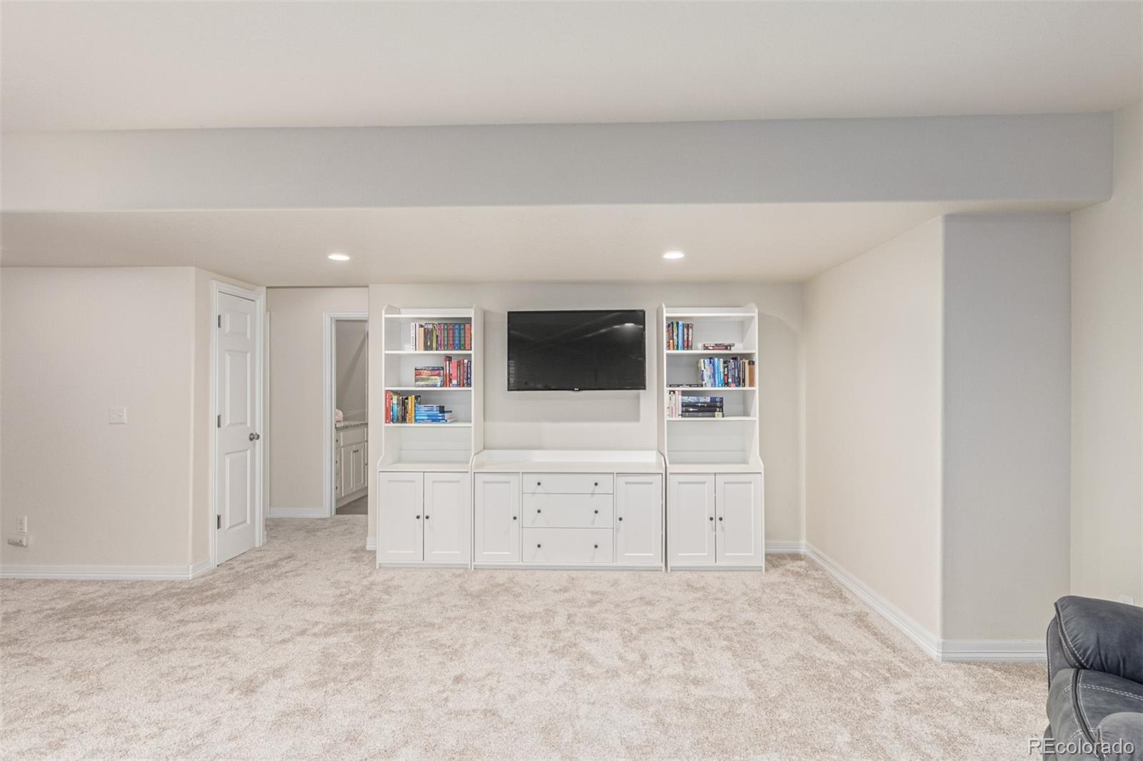 1011 S Valentia Street Unit: 43