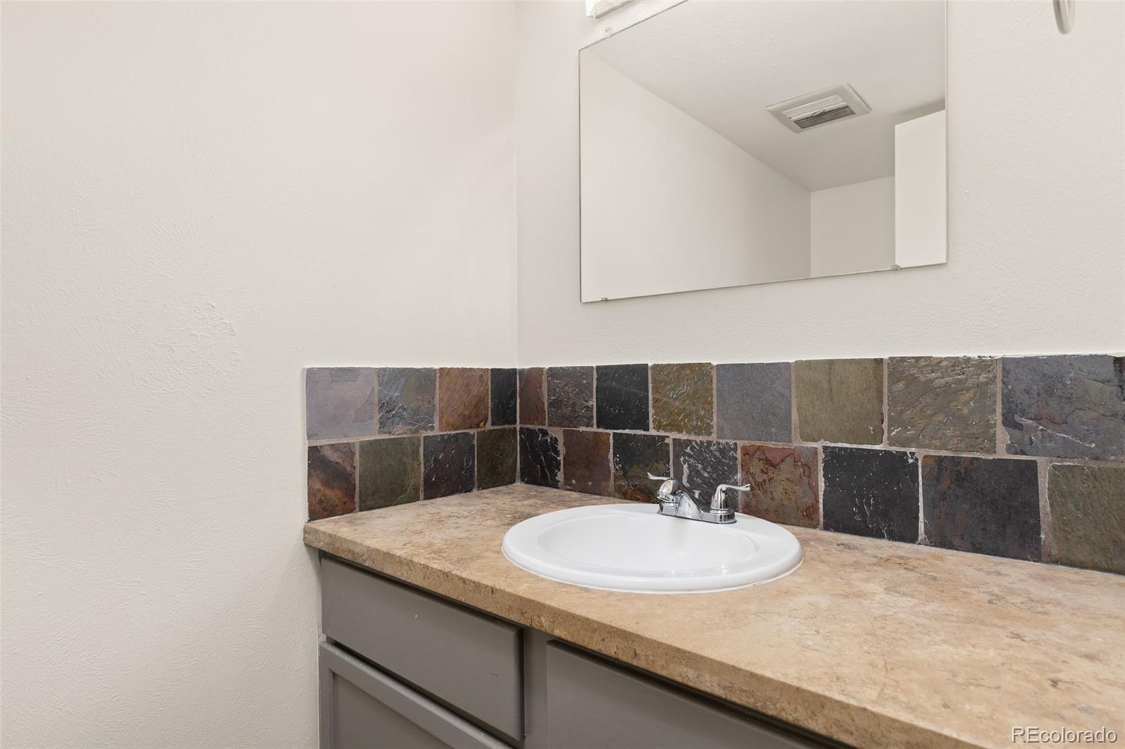 8060 W 9th Avenue Unit: 207