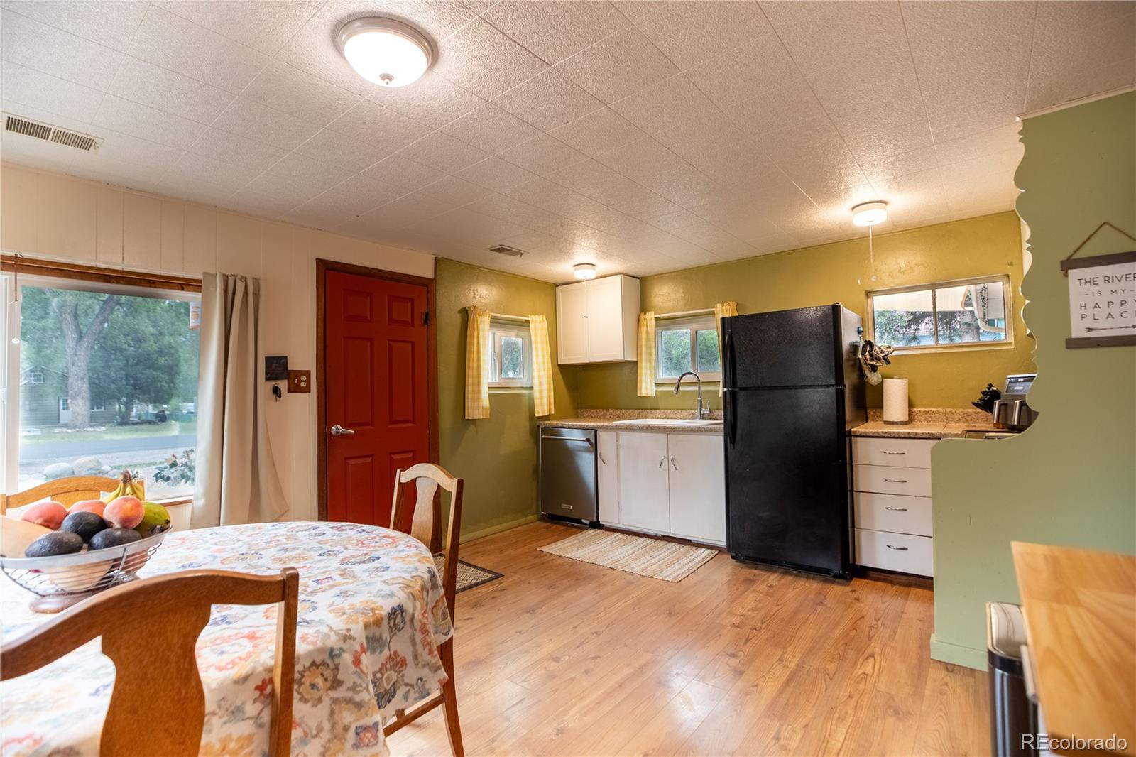 128 N Gunnison Avenue