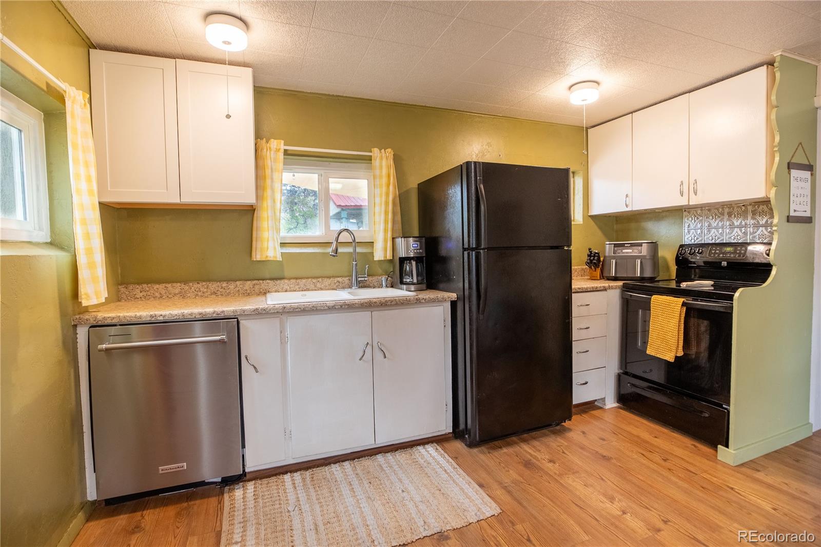 128 N Gunnison Avenue