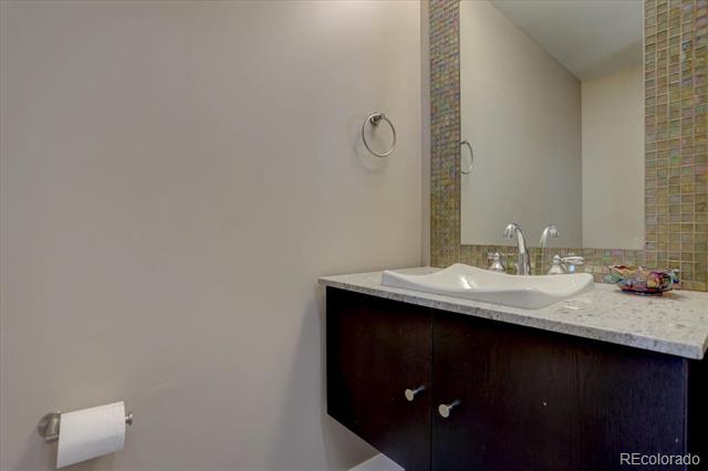 2001 Lincoln Street Unit: 1910