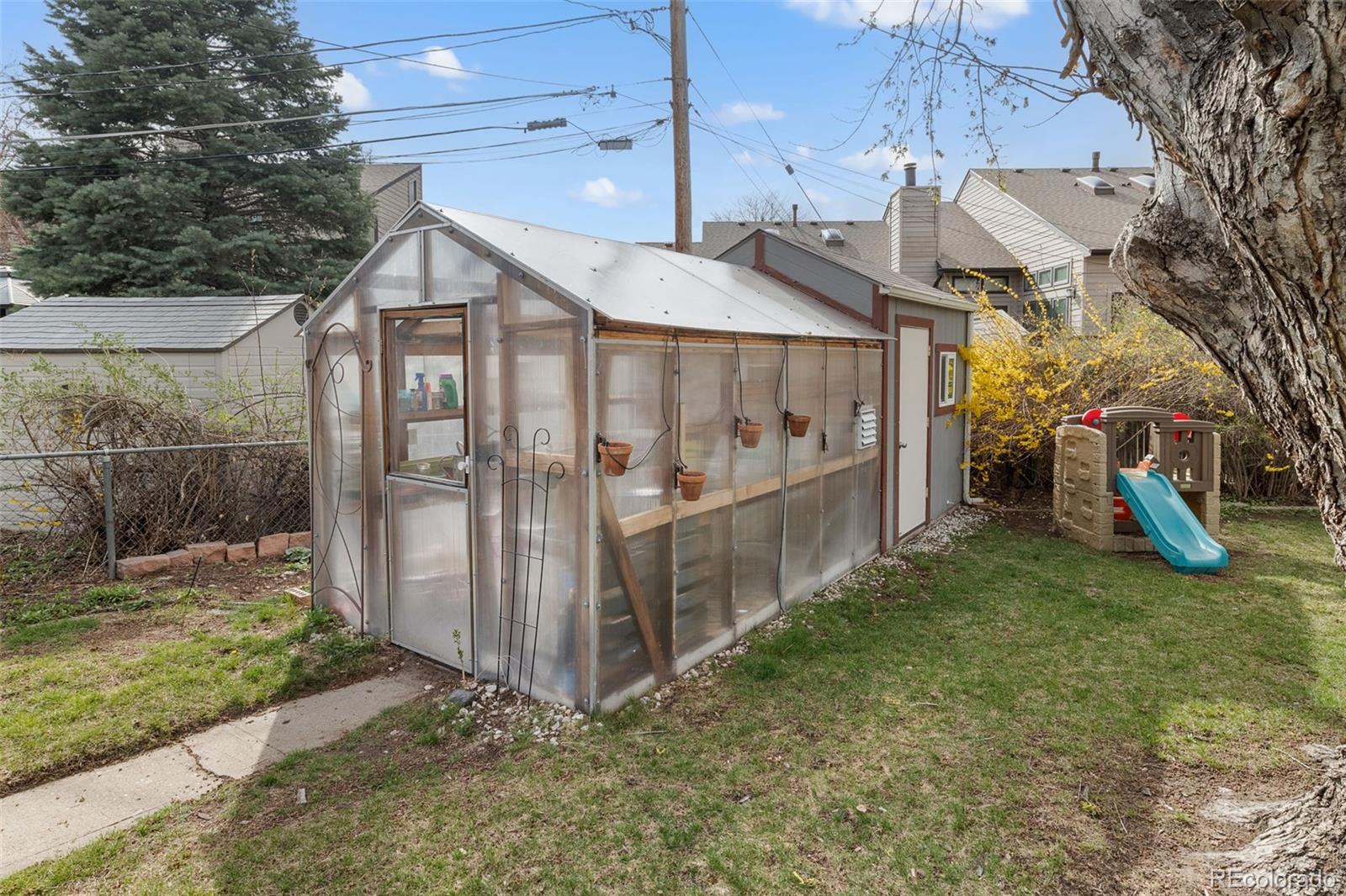 537 S Grape Street