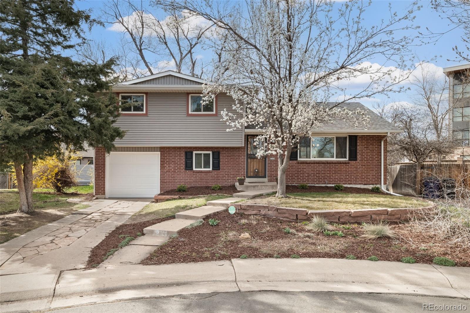 537 S Grape Street
