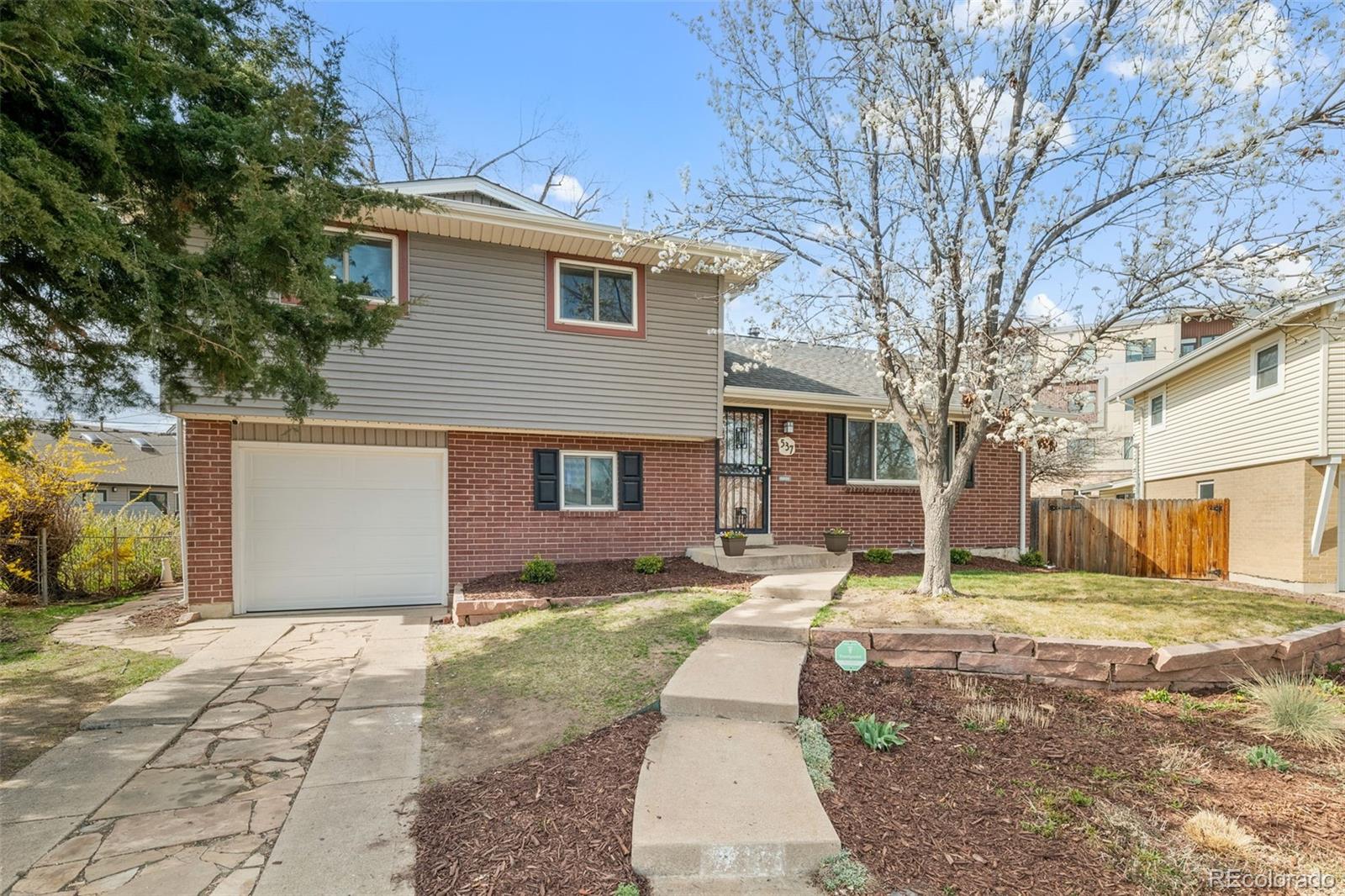 537 S Grape Street