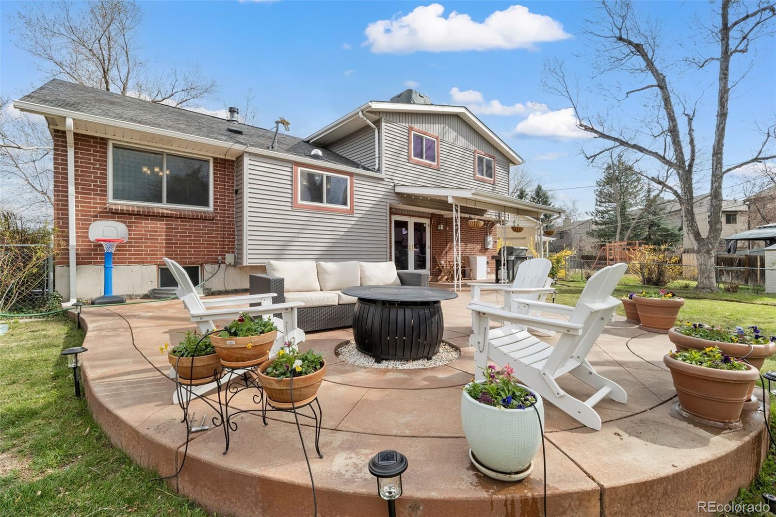 537 S Grape Street