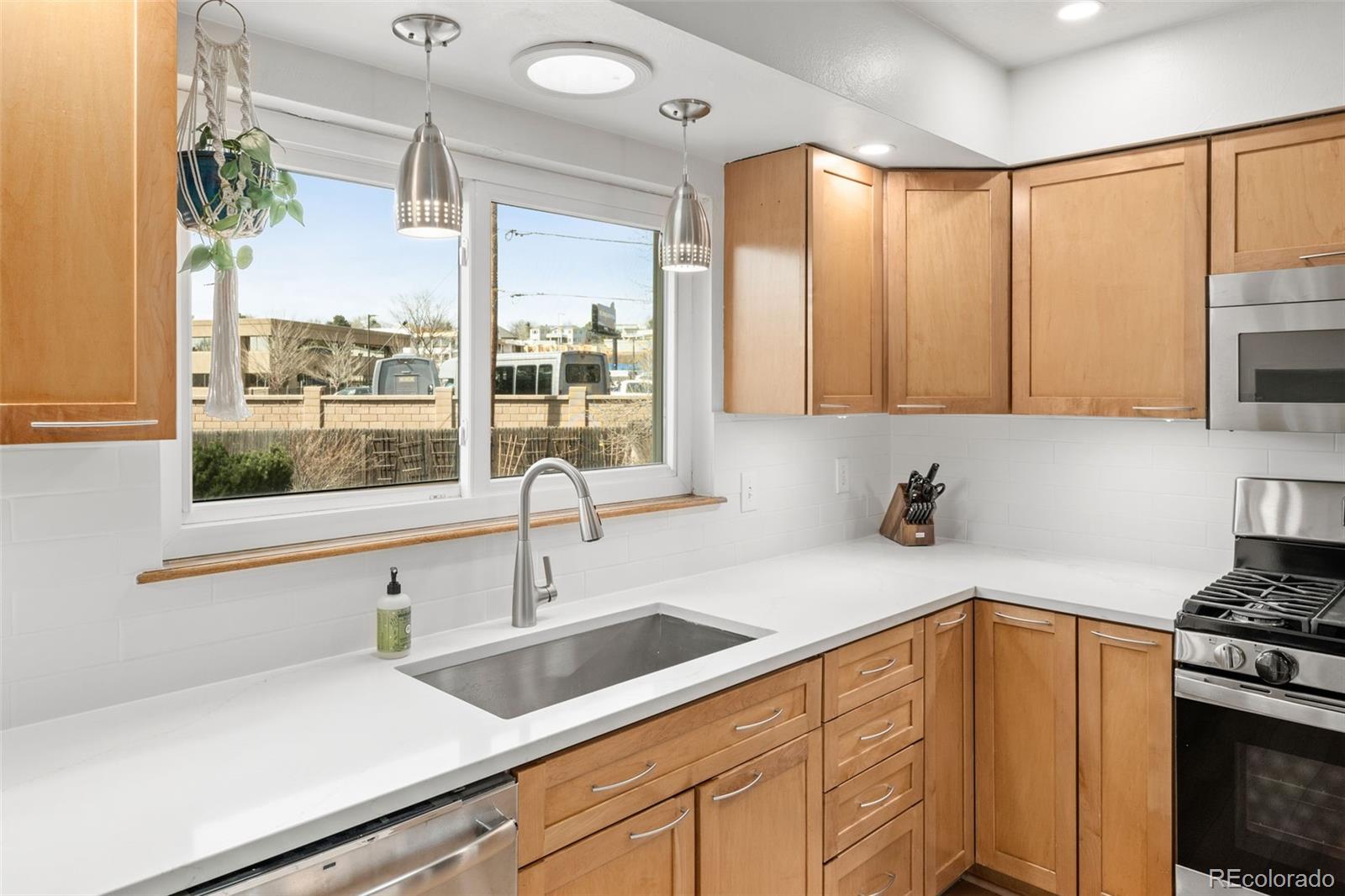 537 S Grape Street