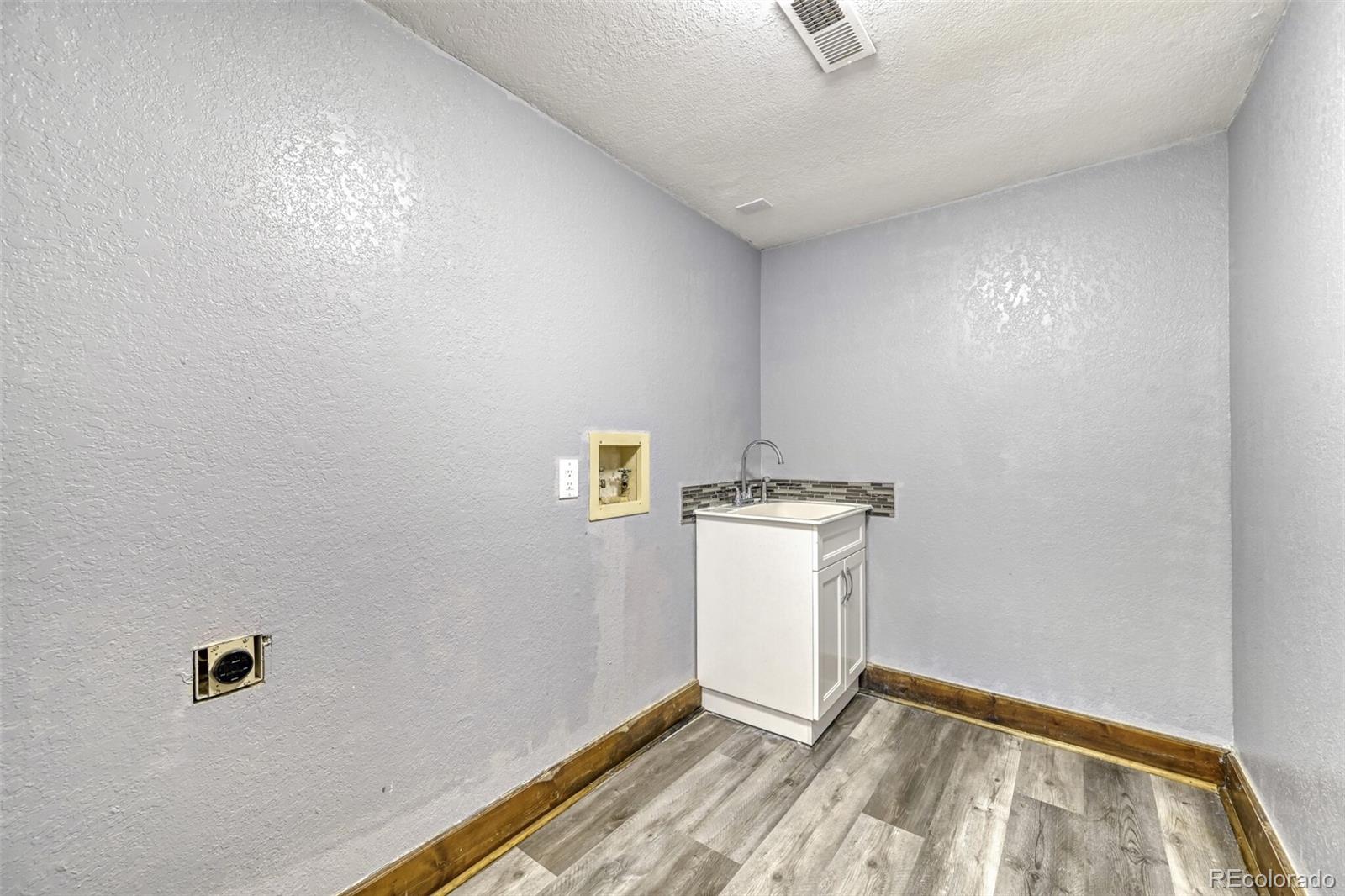 11201 Wyandot Street