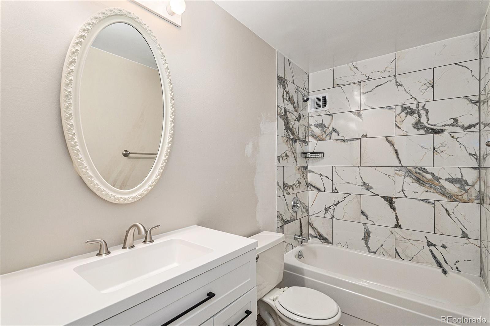 3460 S Poplar Street Unit: 404