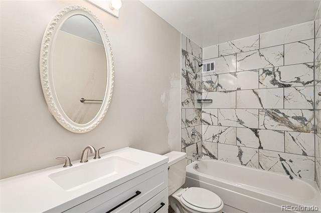 3460 S Poplar Street Unit: 404