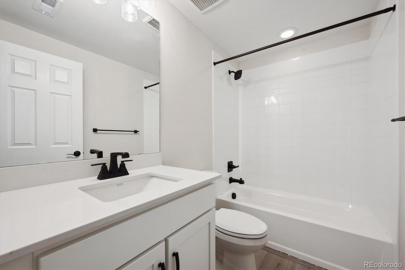 660 Apex Rise Street