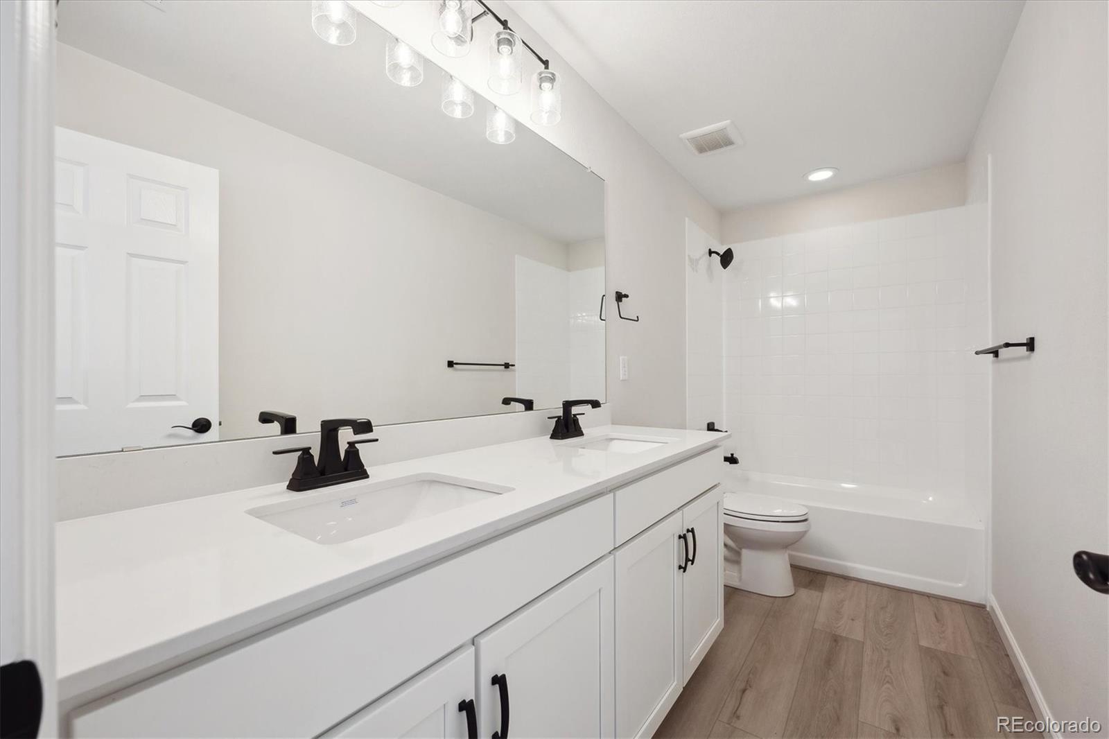 660 Apex Rise Street