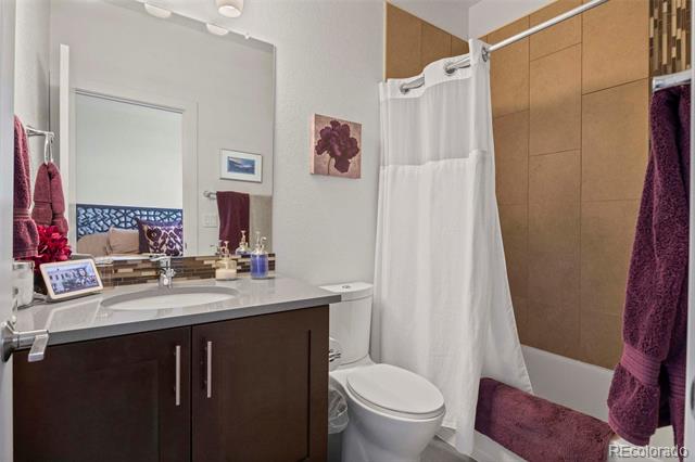 5050 Valentia Street Unit: 101