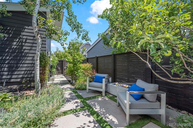 5050 Valentia Street Unit: 101