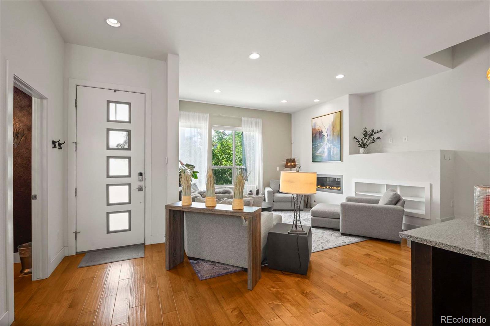 5050 Valentia Street Unit: 101