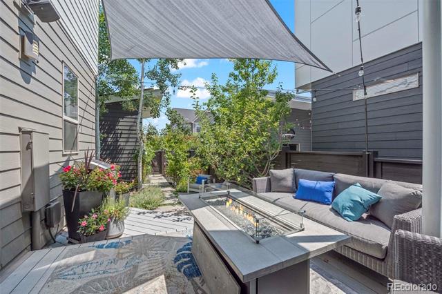 5050 Valentia Street Unit: 101