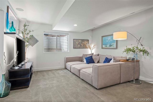 5050 Valentia Street Unit: 101