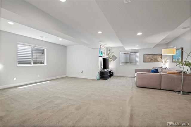 5050 Valentia Street Unit: 101