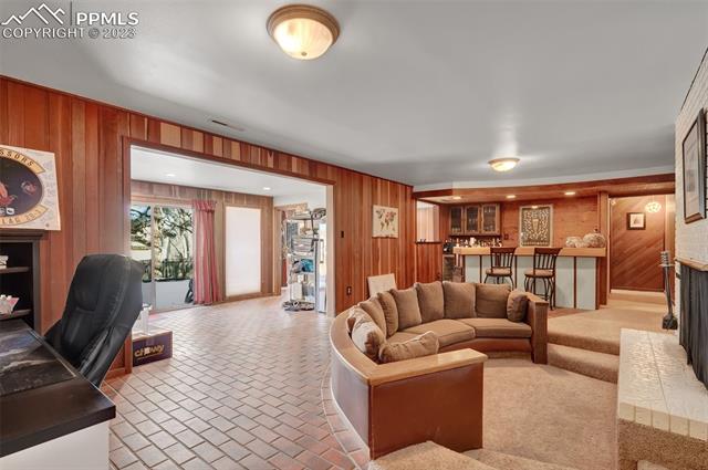 4315 Ridgelane Drive