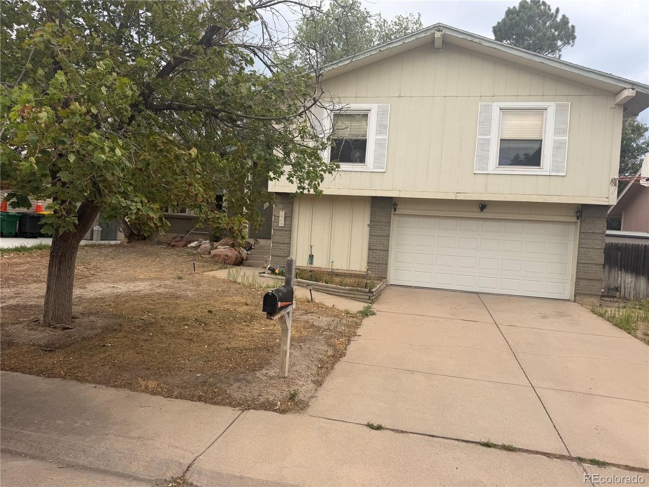 2069 S Macon Way