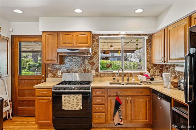 7590 E Easter Place