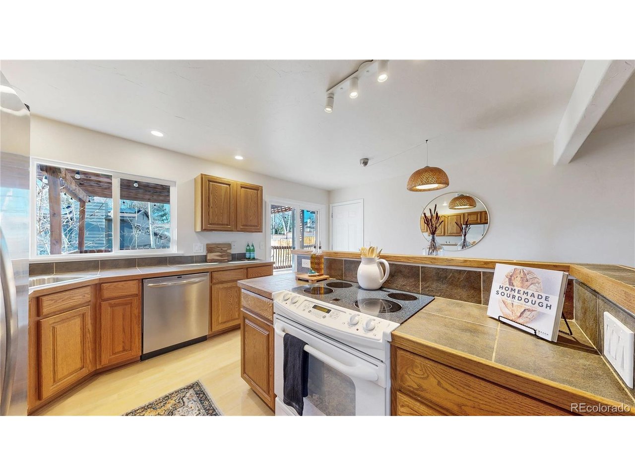 112 Starline Ave