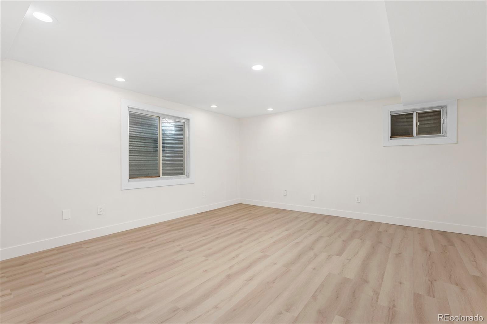 8922 Maribou Court