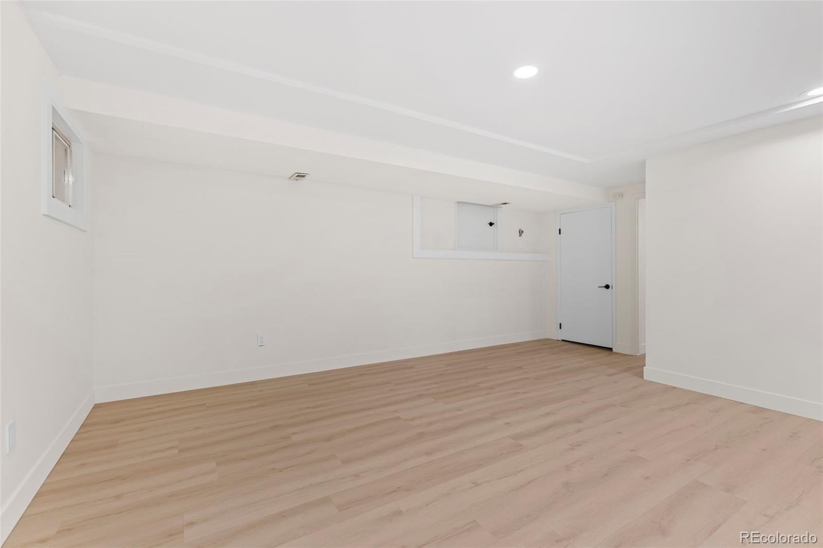 8922 Maribou Court