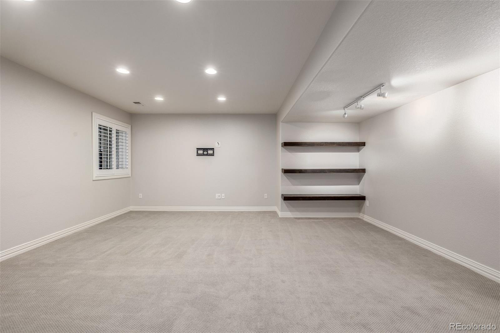 1011 S Valentia Street Unit: 30