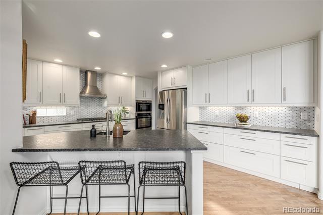 1011 S Valentia Street Unit: 30