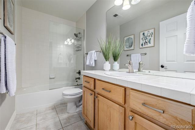 1011 S Valentia Street Unit: 30