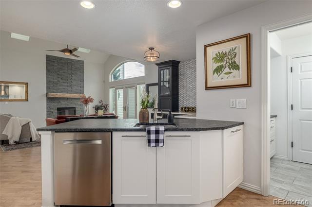 1011 S Valentia Street Unit: 30