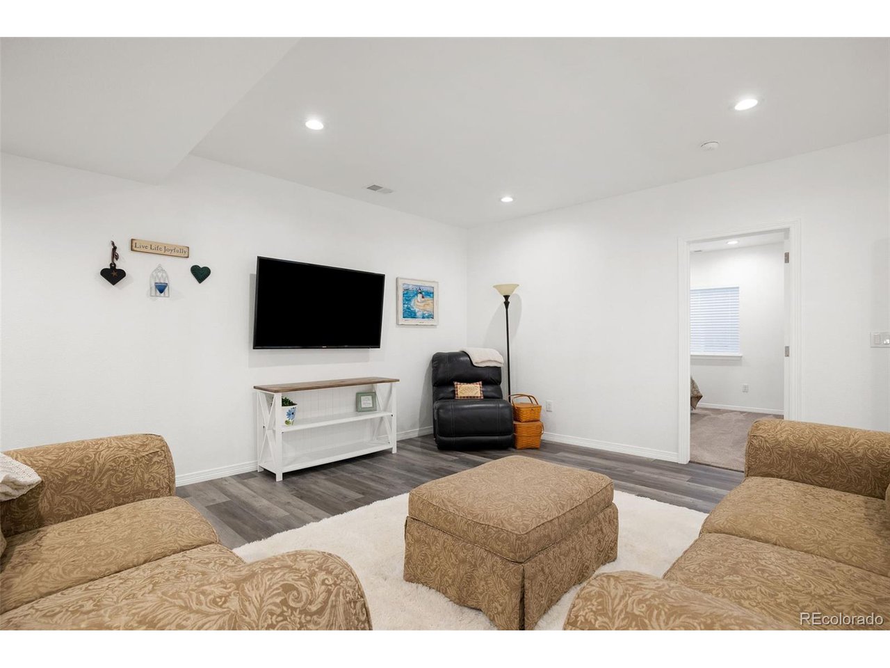 952 Carbonate Ln