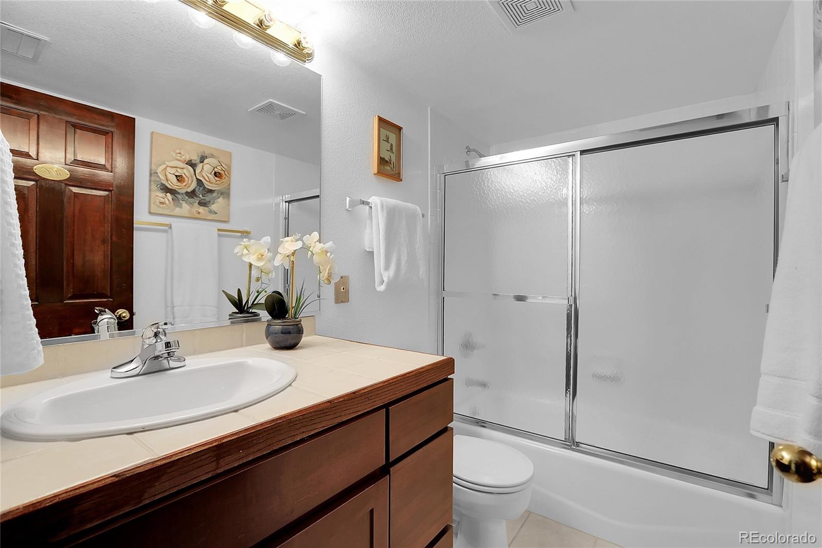 1011 S Valentia Street Unit: 3