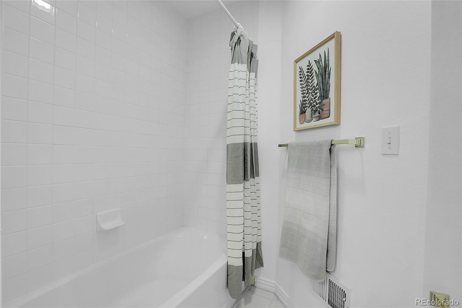 1011 S Valentia Street Unit: 3