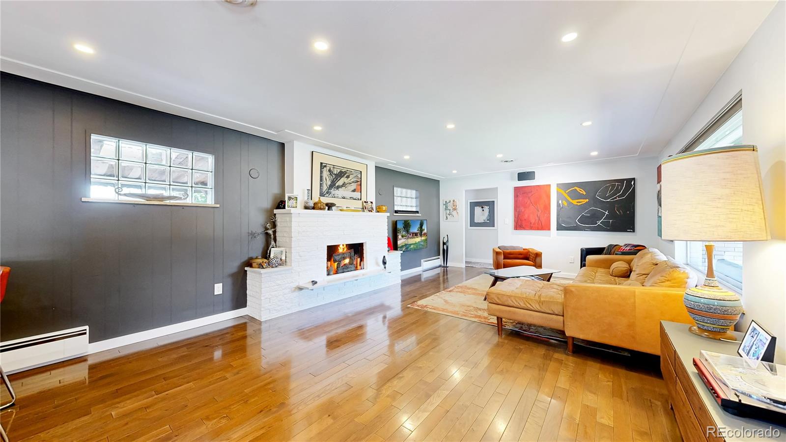 2221 W Moffat Place