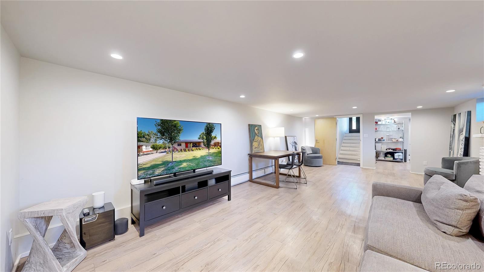 2221 W Moffat Place