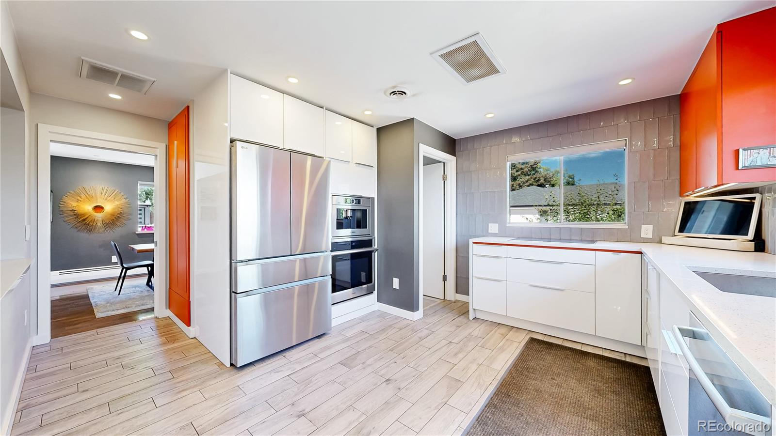 2221 W Moffat Place