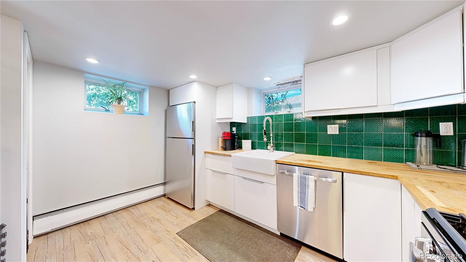 2221 W Moffat Place