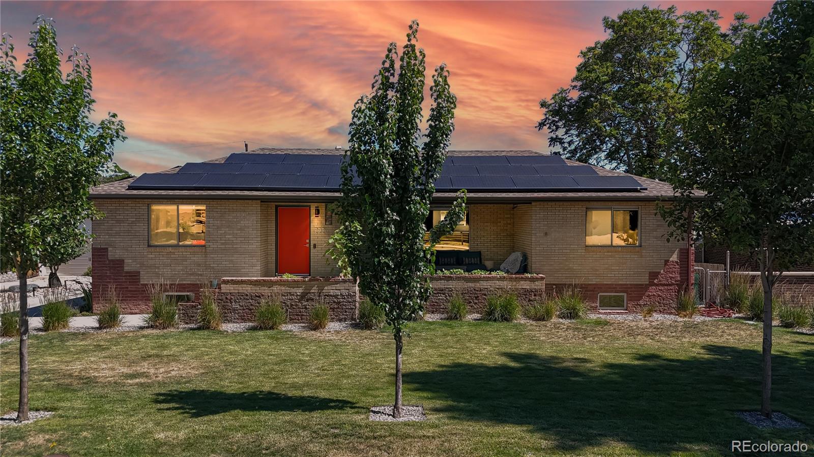 2221 W Moffat Place