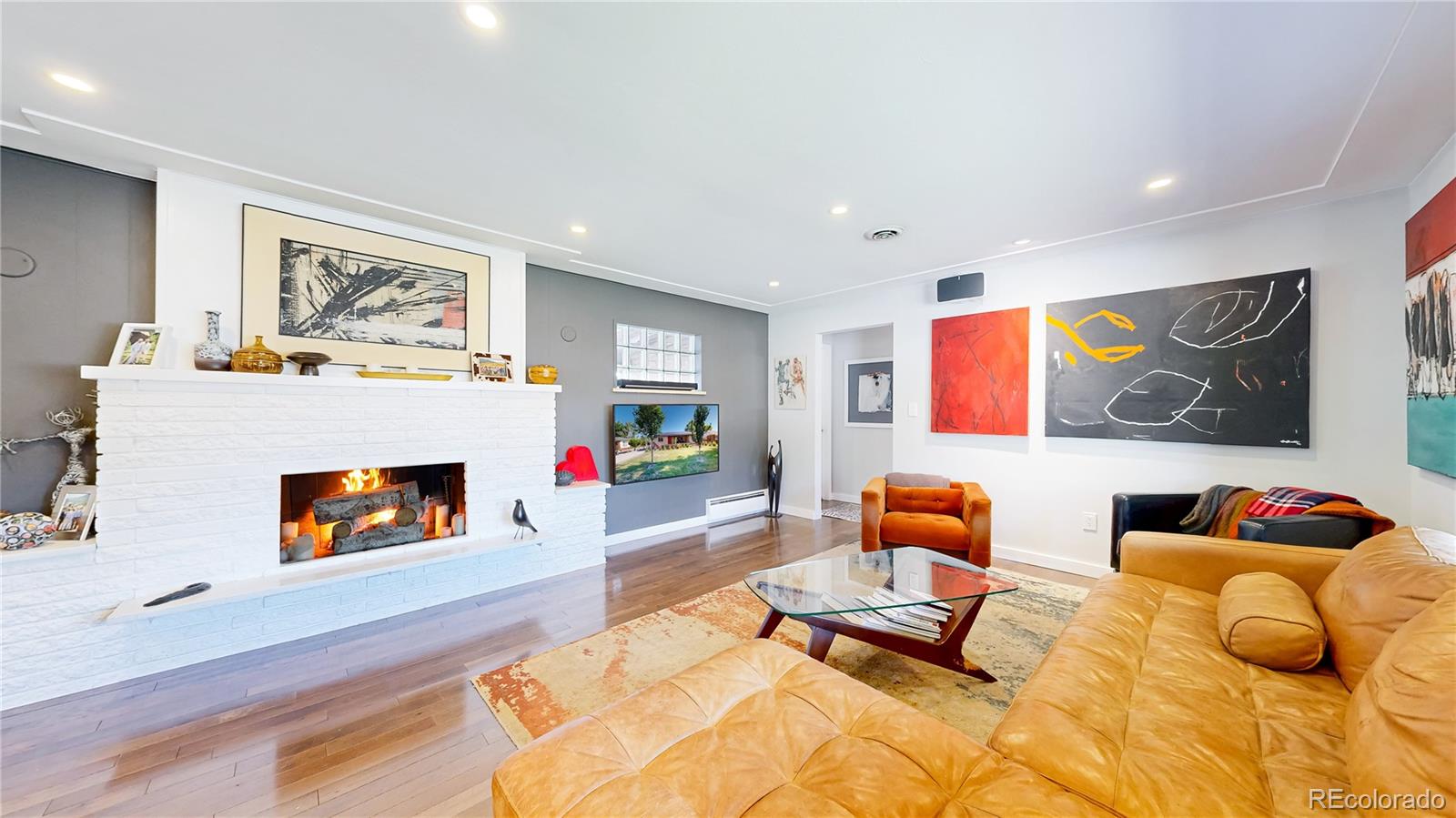 2221 W Moffat Place