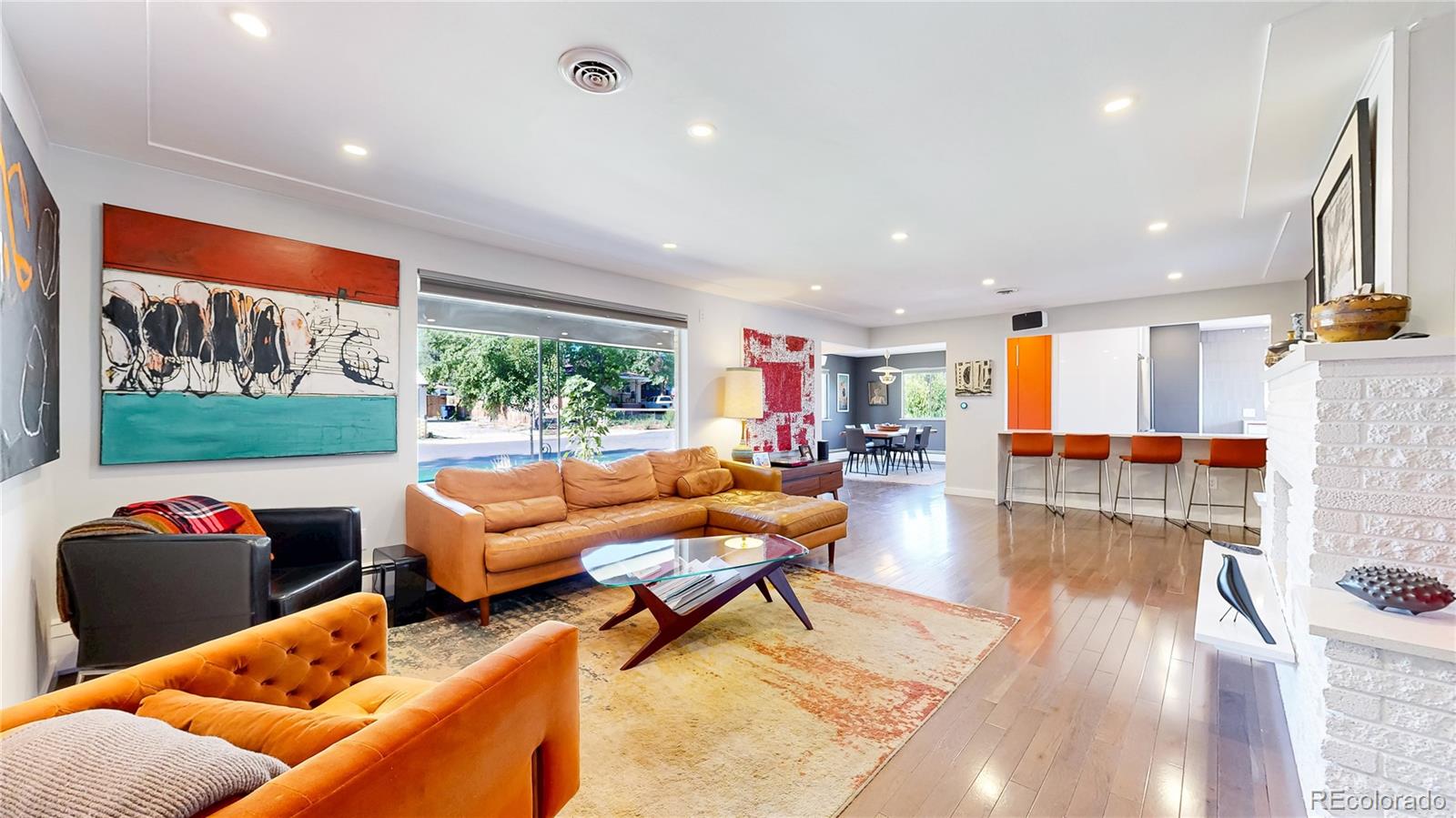 2221 W Moffat Place
