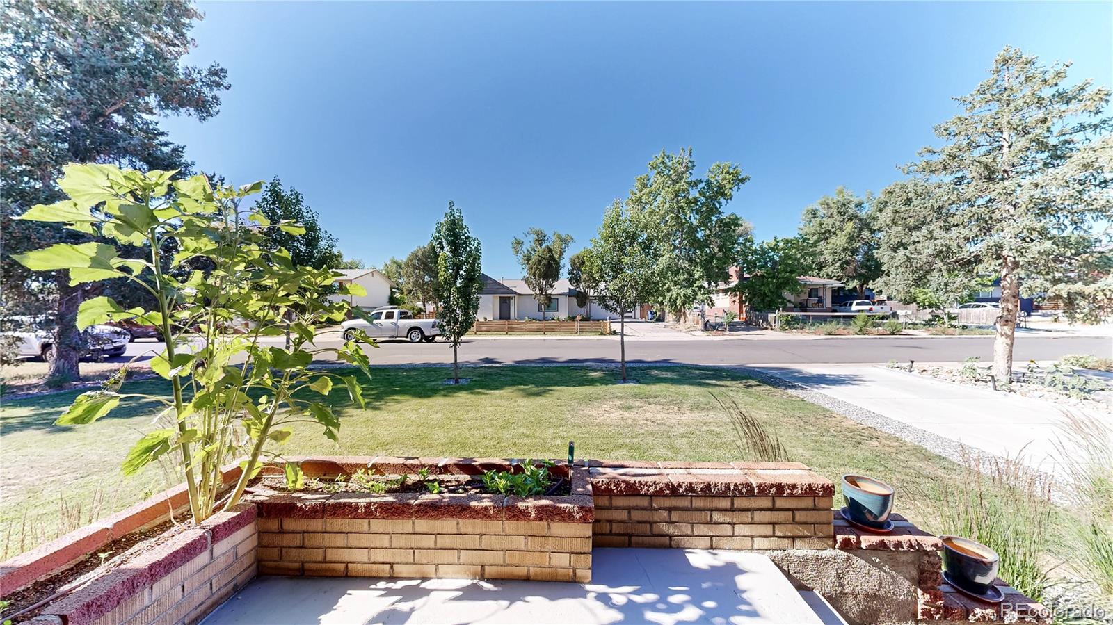 2221 W Moffat Place