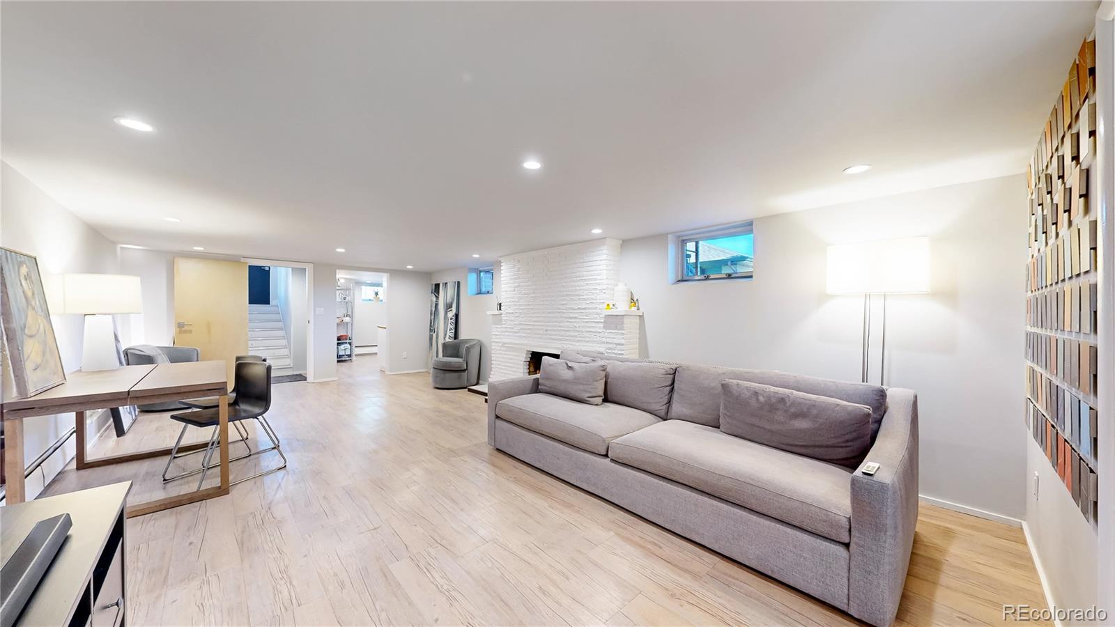 2221 W Moffat Place