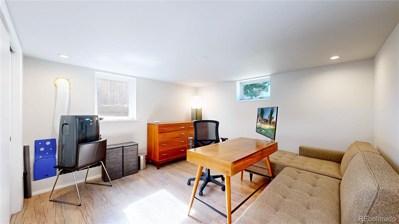 2221 W Moffat Place