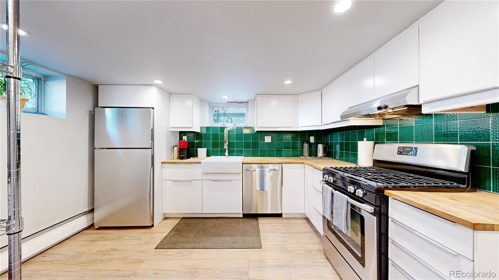 2221 W Moffat Place