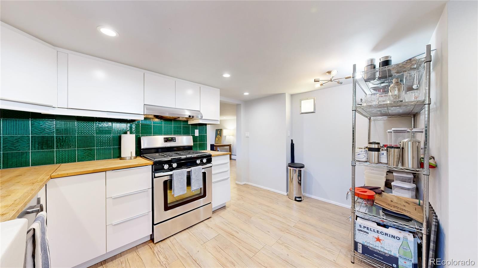 2221 W Moffat Place